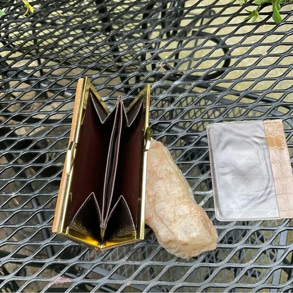 Quality Tan & Gold Alligator Nice Feel Skin Texture Wallet! - Picture 7 of 16